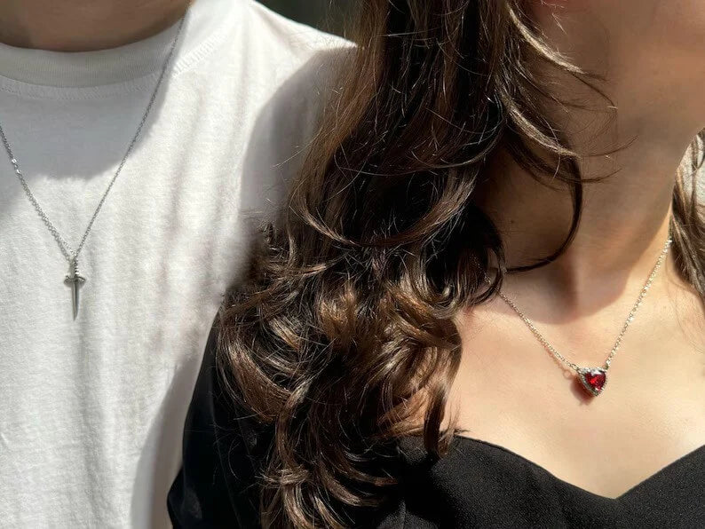 COLLAR PAREJA: ESPADA + CORAZÓN