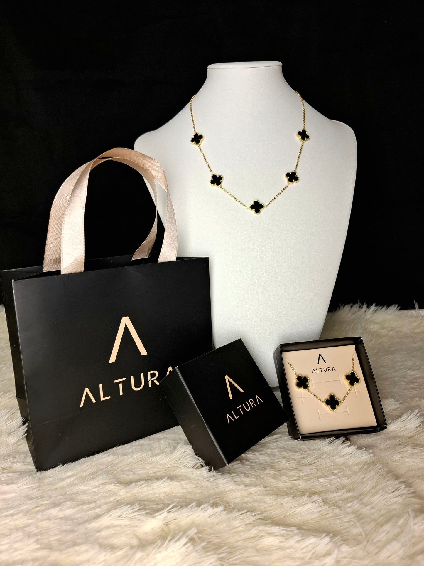 SET TREBOLES: COLLAR + PULSERA