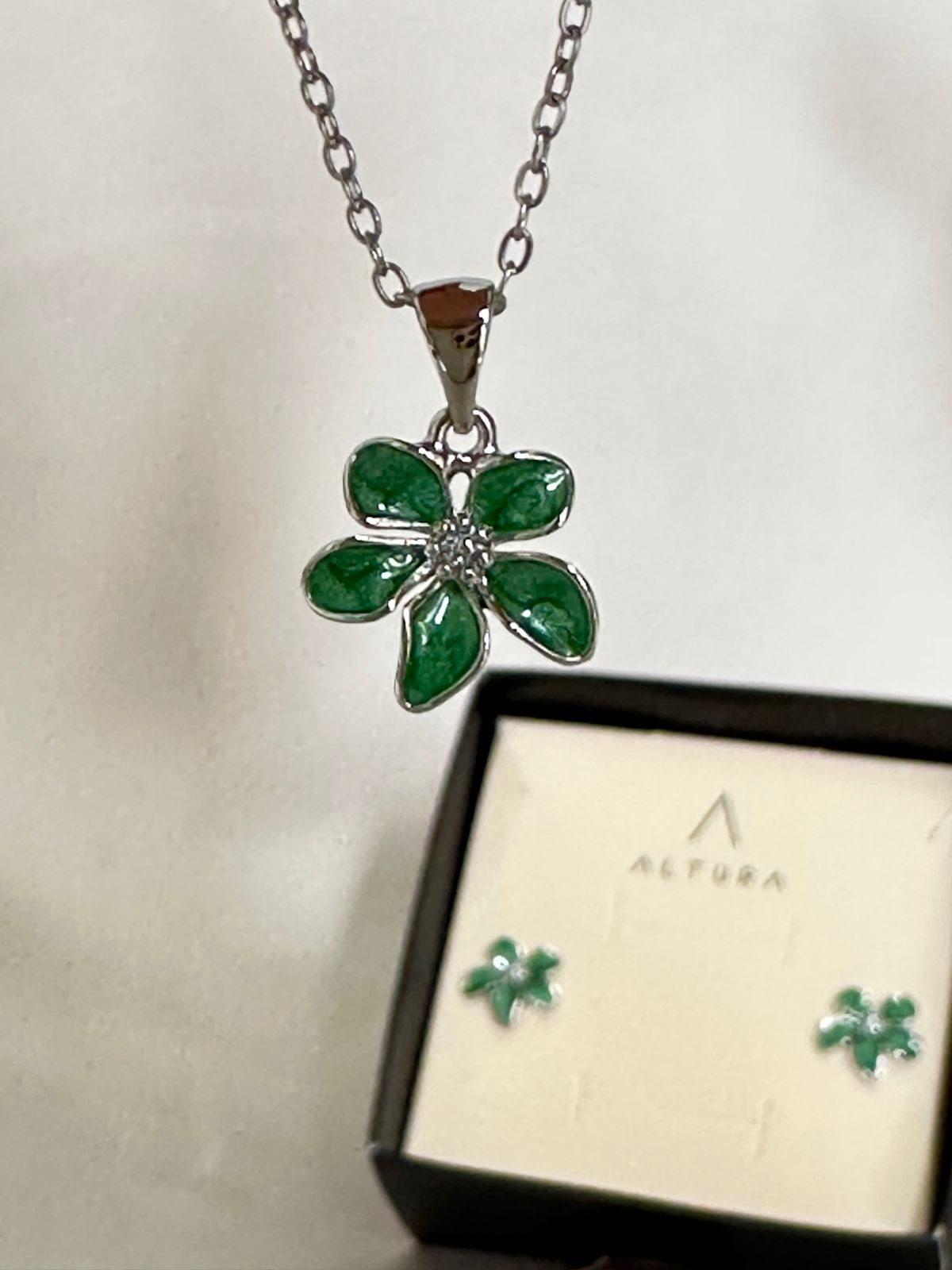 SET FLOR ESMERALDA: COLLAR + ARETES
