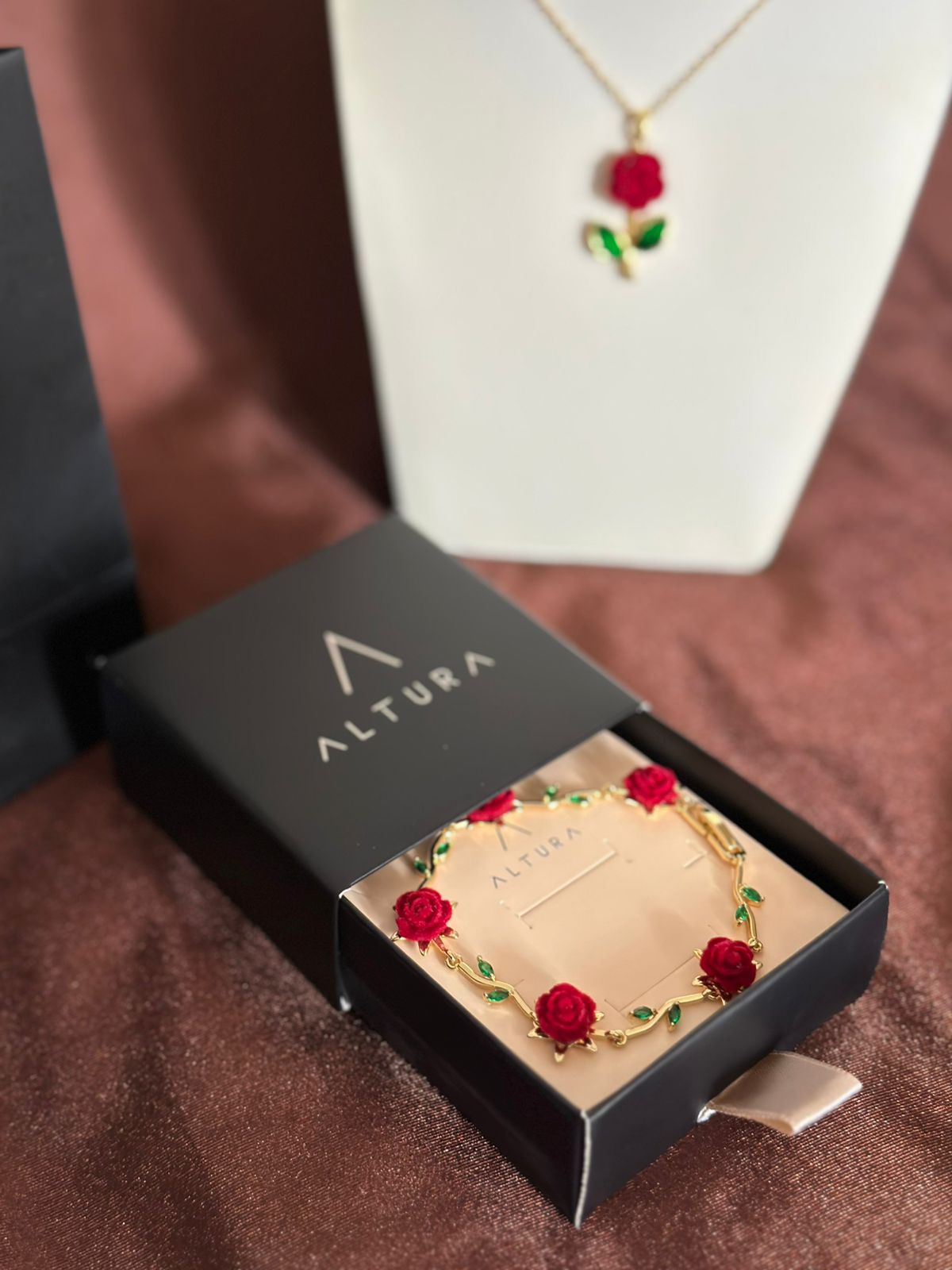 SET ROSA ETERNA: COLLAR + BRAZALETE
