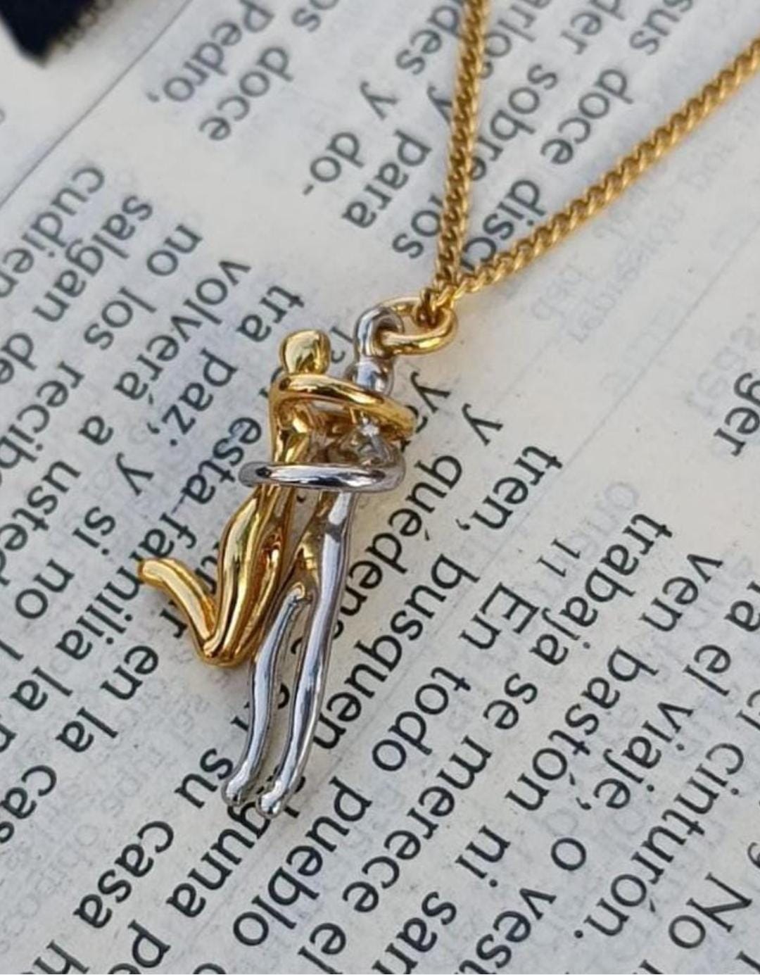 COLLAR ABRAZO ETERNO