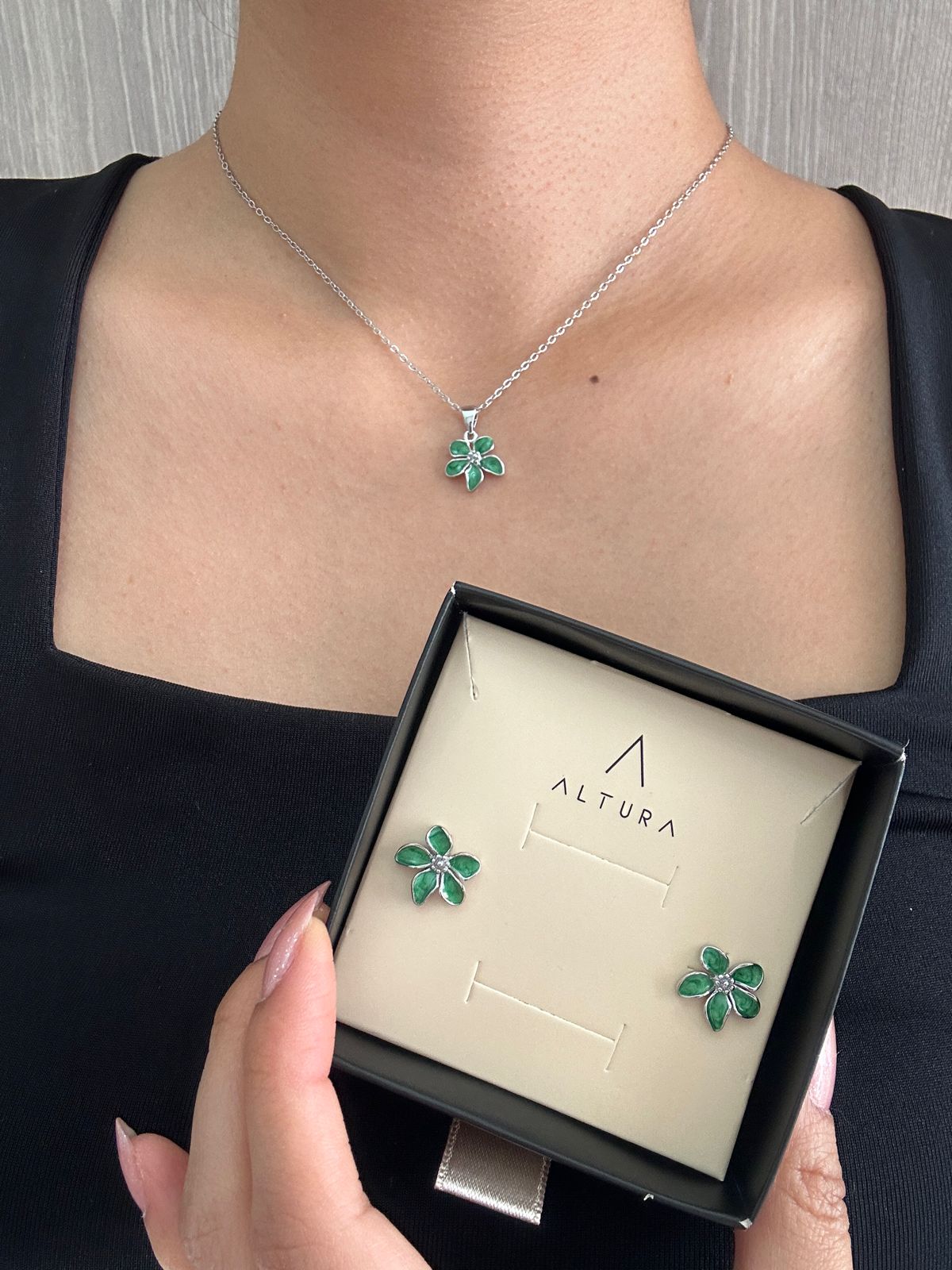 SET FLOR ESMERALDA: COLLAR + ARETES