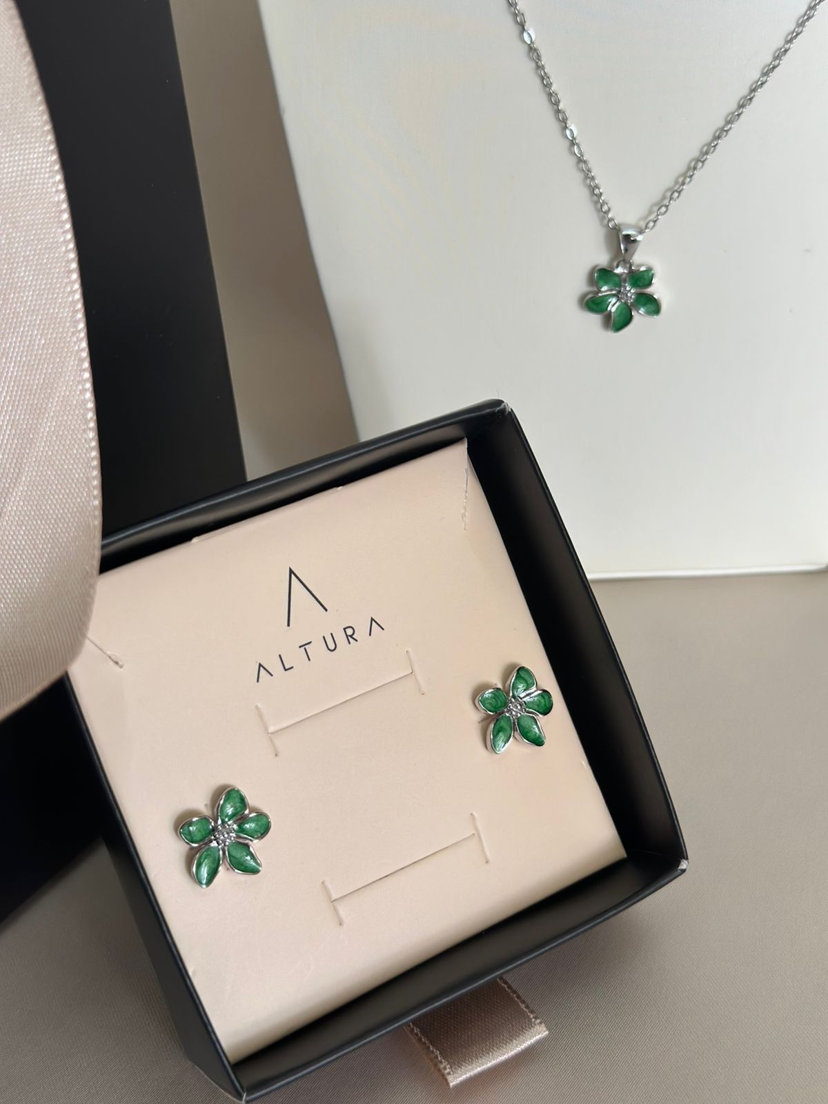 SET FLOR ESMERALDA: COLLAR + ARETES