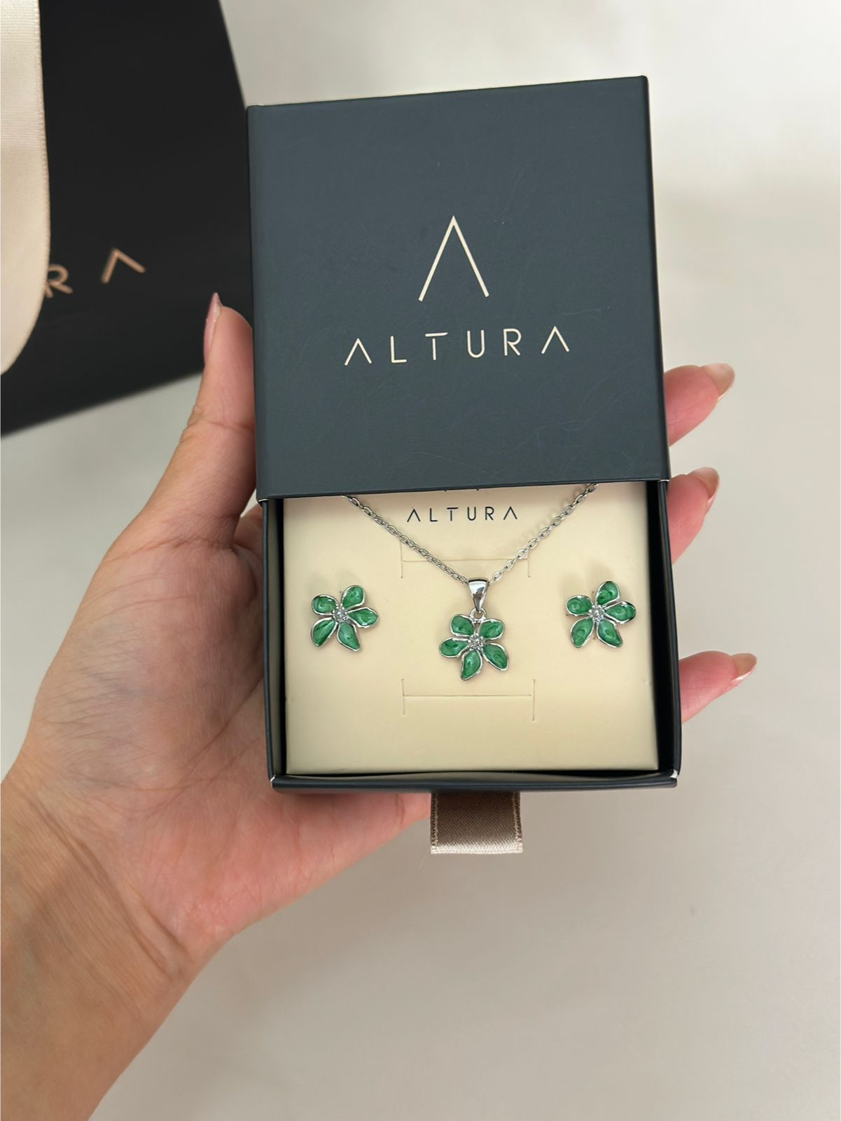 SET FLOR ESMERALDA: COLLAR + ARETES