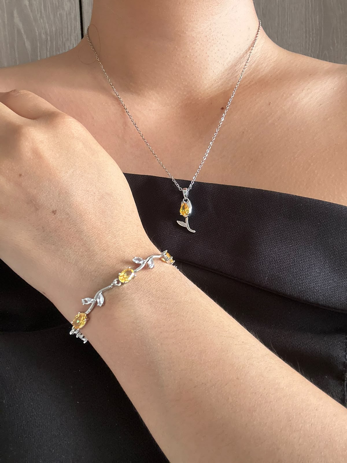 SET TULIPAN AMARILLO: COLLAR + PULSERA