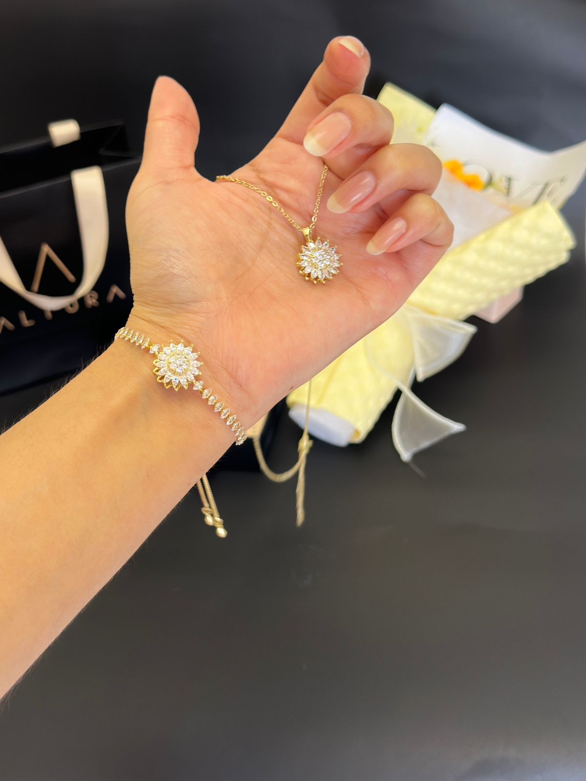 SET GIRASOL: COLLAR + PULSERA + RAMO