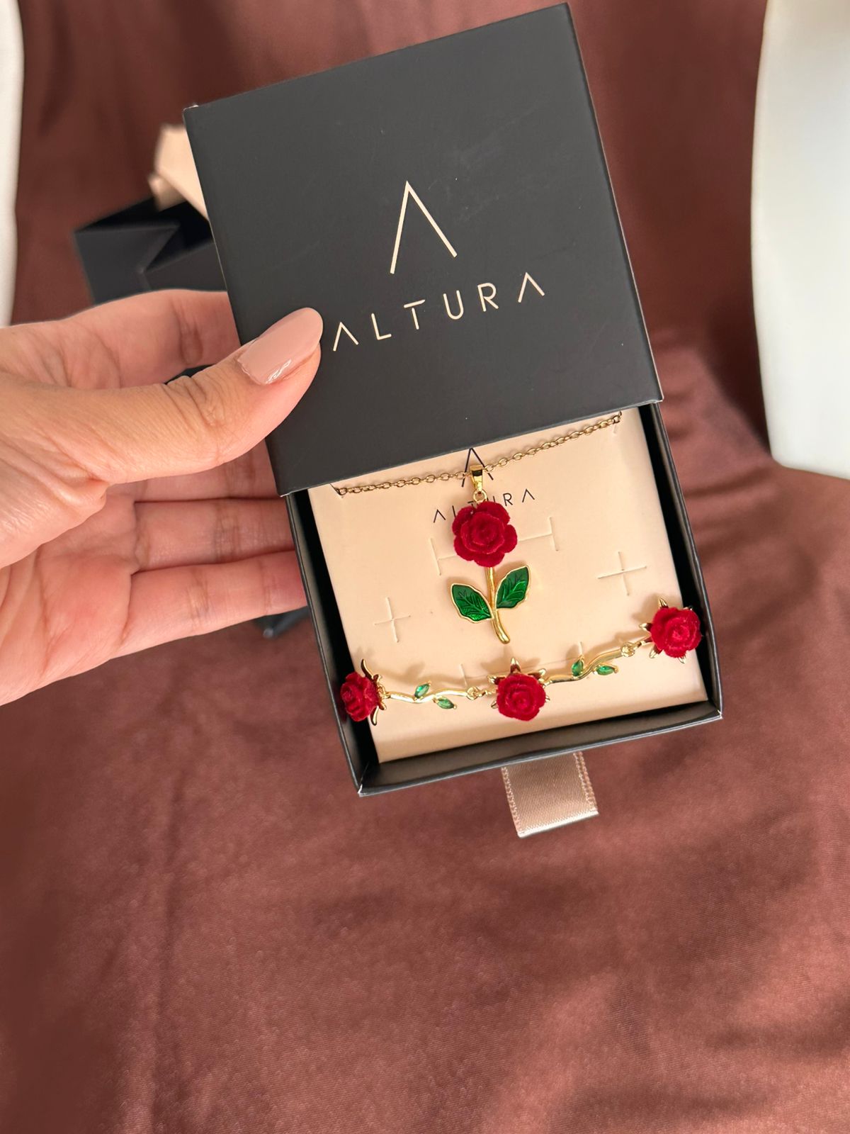 SET ROSA ETERNA: COLLAR + BRAZALETE